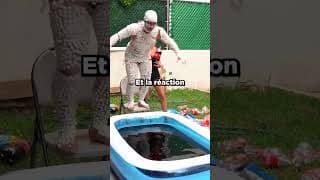 Il nage dans le COCA COLA avec 10 000 MENTOS 😱