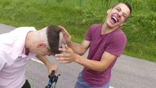 On Essaie La Coupe Au Moine (Les gens réagissent)