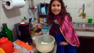 Maria Clara ensina como fazer bolo de Fubá