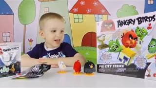 Влад играет в настольную игру Энгри Бердс