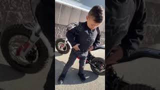 2 year old stunt rider @kashius.alexander  (ig: @kashius.alexander)