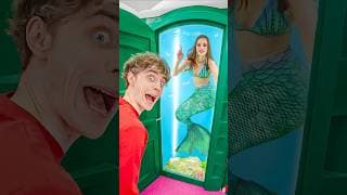 When the toilet occupied! 🚽🧜🏻‍♀️