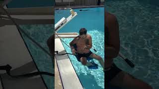 Piscine accessible 🇺🇸(abonne toi aussi sur Instagram : Roro_le_costaud) #shortswithzita ￼