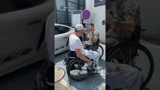 « Les places handicapées c’est une honte !!! »  (lG : roro_le_costaud)