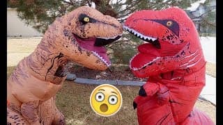 Red T-Rex vs Giant T-Rex!