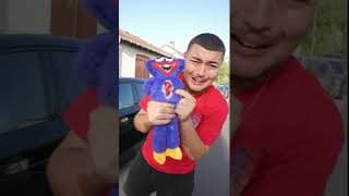 Une voiture a écrasé Huggy Wuggy 😥 #shorts #huggywuggy