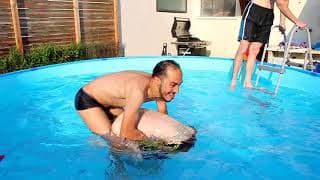 CELUIQUI RESPIRE LE MOIN LONGTEMPS DANS L'EAU SE FAIS CATCHE