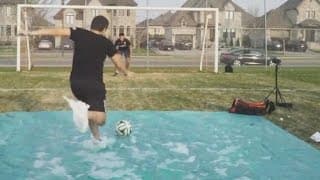 DE L'EAU, DU SAVON ET DES TIRS