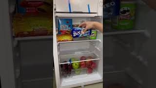 NEVERA CON COSAS DELICIOSAS (en mi habitación)