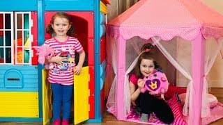Sisters Pretend Play With PlayHouses!