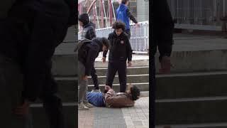 Handicapé Tombe en Fauteuil 😢💔 #laboiserie30ans #experiencesociale #triste #shorts