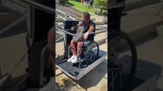 Une piscine accessible pour handicapés ça fait plaisir !￼ ( IG : roro_le_costaud)