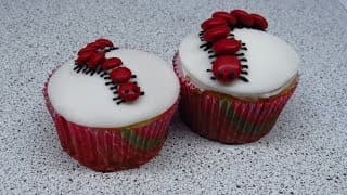 Creepy Crawly Halloween Cupcake - How To With The Icing Artist!