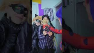 Mercredi Addams contrôle son petit ami avec une poupée vaudou #wandinha #mercredi