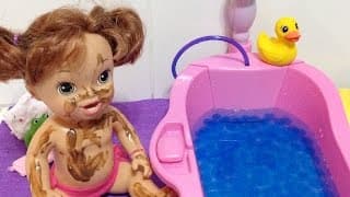 BABY ALIVE MARIE SUJA DE LAMA NÃO QUER TOMAR BANHO - Julia Silva