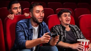 On joue 脿 un jeu terrifiant dans un cin茅ma 馃く (avec Amine et Inox)