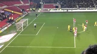 Belle glissade sur un pénalty !