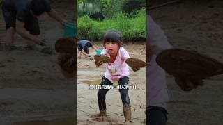 गुड़िया को मिली ख़तरनाक चीज़🤯~ mini wood toy - woodwrorking art skill / wood / hand crafts / #shorts