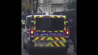 Les policiers arrivent à s'échapper par miracle