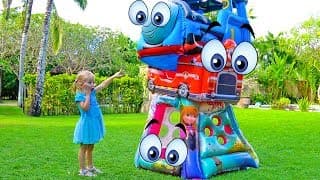 Funny Toys run away from Stacy