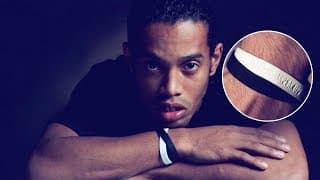 Qui se souvient des bracelets "Stand Up Speak Up" ? - Oh My Goal