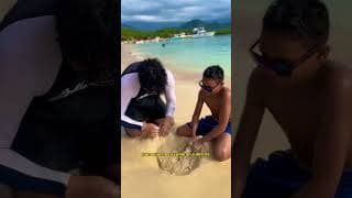 Abrimos un agujero en la playa y salimos en China #shorts #divertido