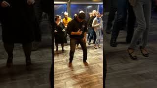 Bailando bachata solo #bailandobachata #bachatadance #chayanne #coupledance #bachatavideo #bachata