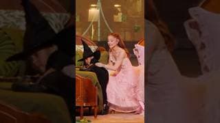Ariana Grande gets a kid to join her performance
