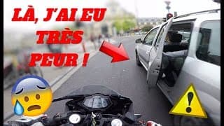 DO 25 - ATTENTION À LA PORTE - POLICE - PIÉTONS FOUS