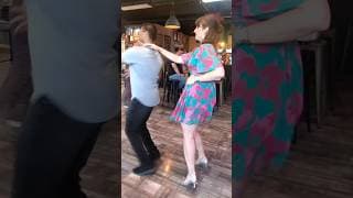 bailando bachata beginner combination #bachata #bailando #bailandobachata #chayanne #bachatadance